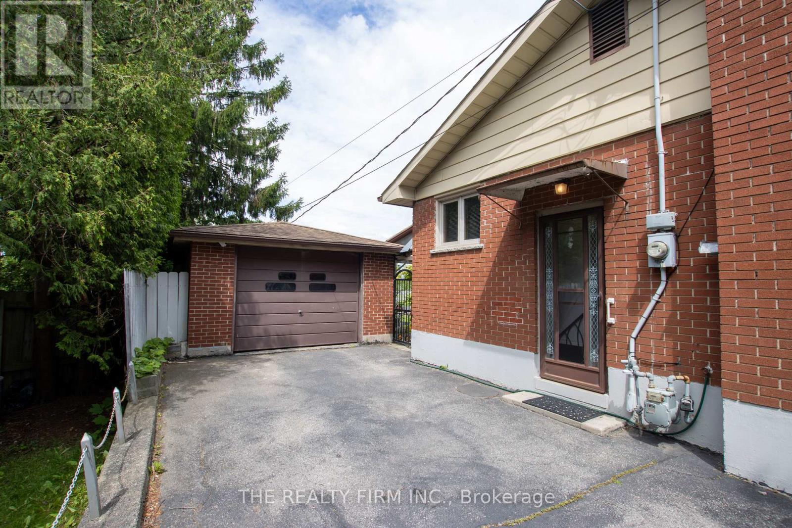 287 PANORAMA CRESCENT