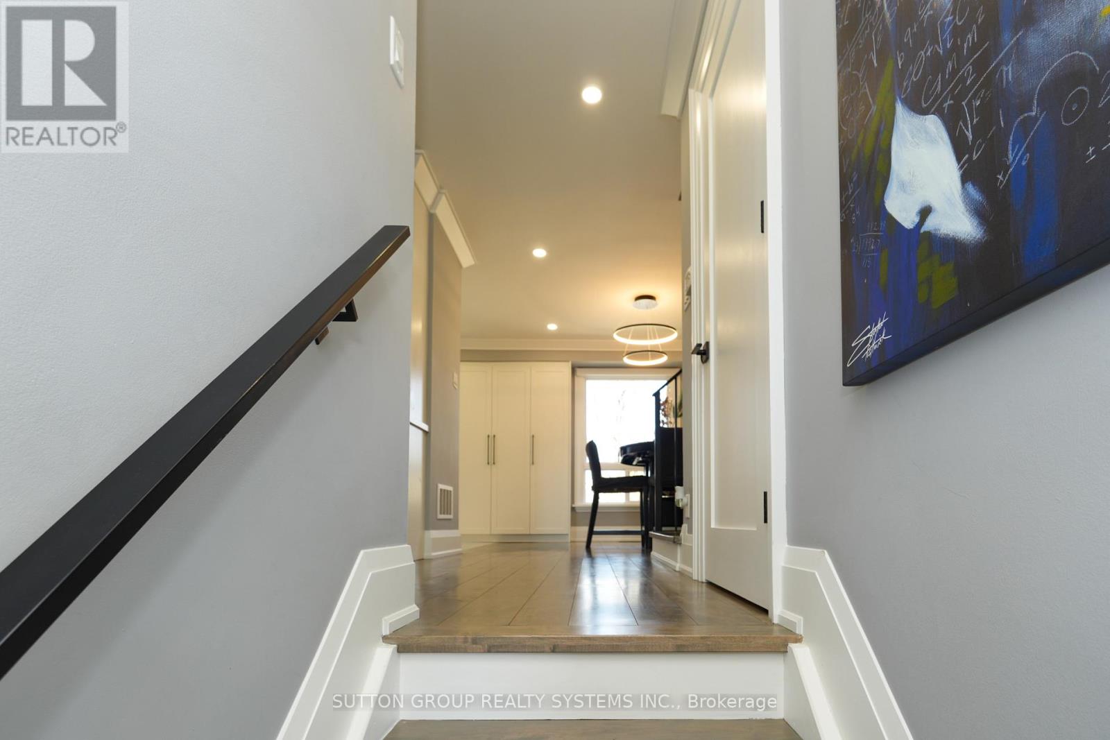 70 COURTLEIGH SQUARE