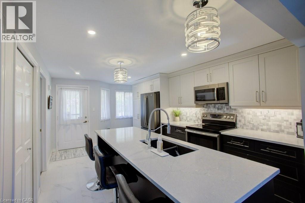 464 BEECHWOOD Place Unit# 3