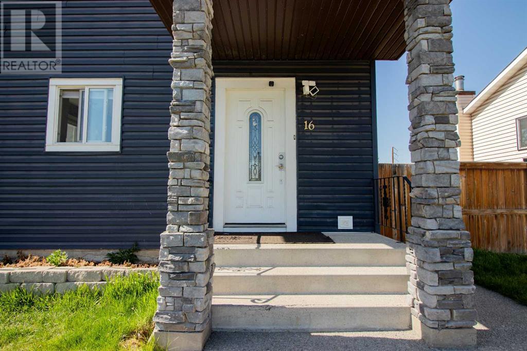 16 Castlebrook Road NE