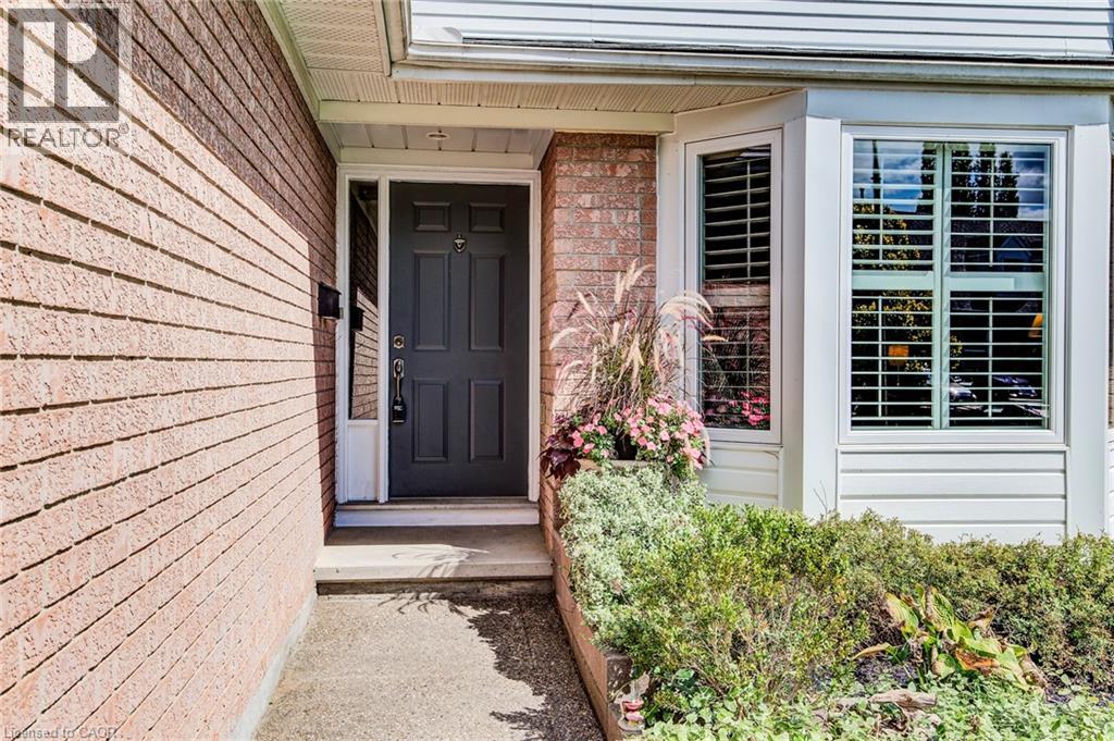 33 TINATAWA Court