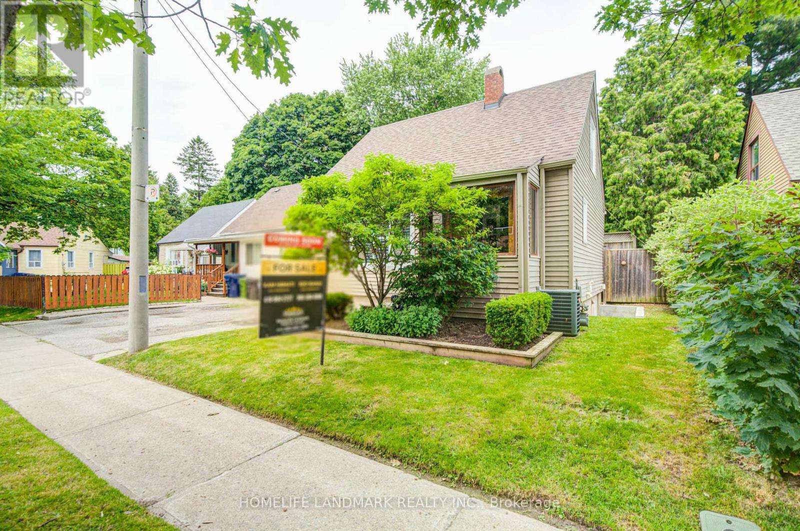 Photo 1 of 33 — 16 WARVET CRESCENT, Toronto (O'Connor-Parkview), ON M4B1P3