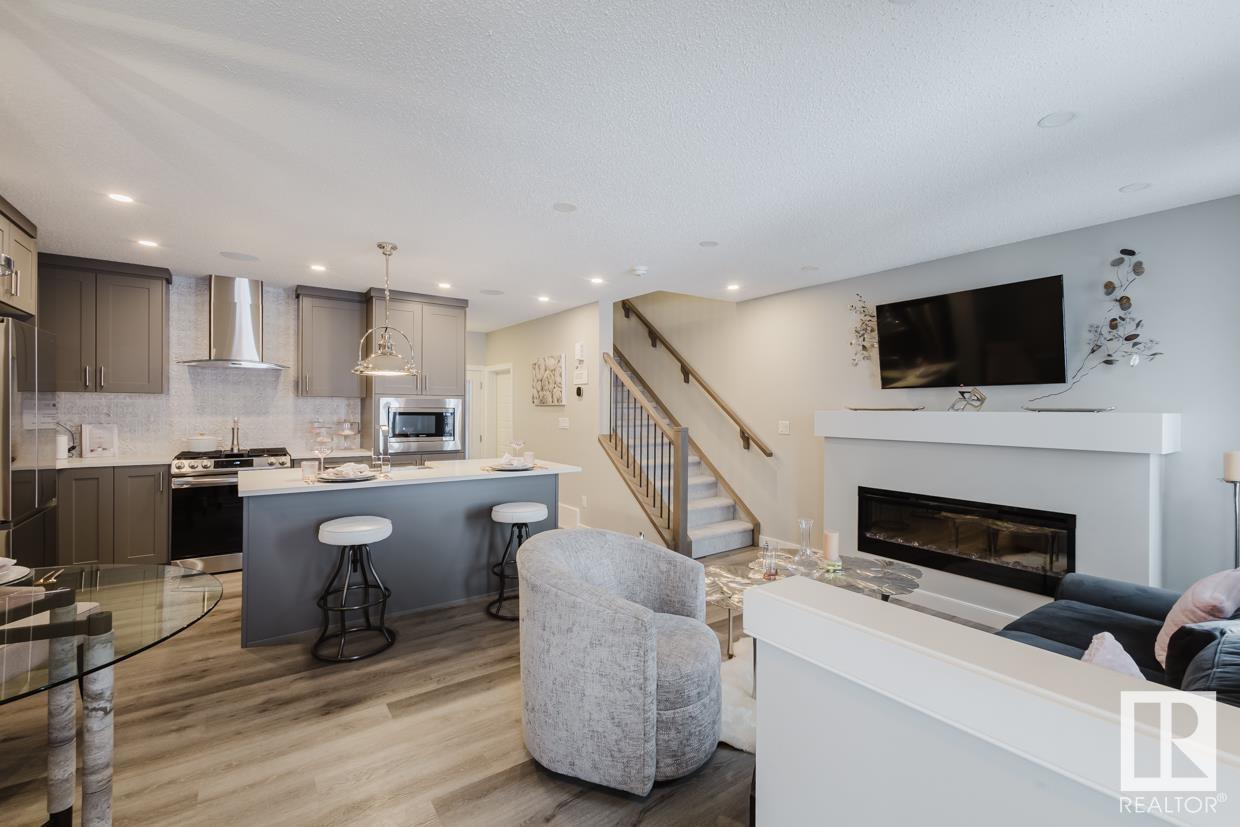 1033 Helen Lavender LN