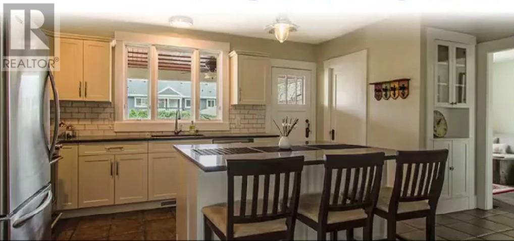 1023 Lawrence Avenue