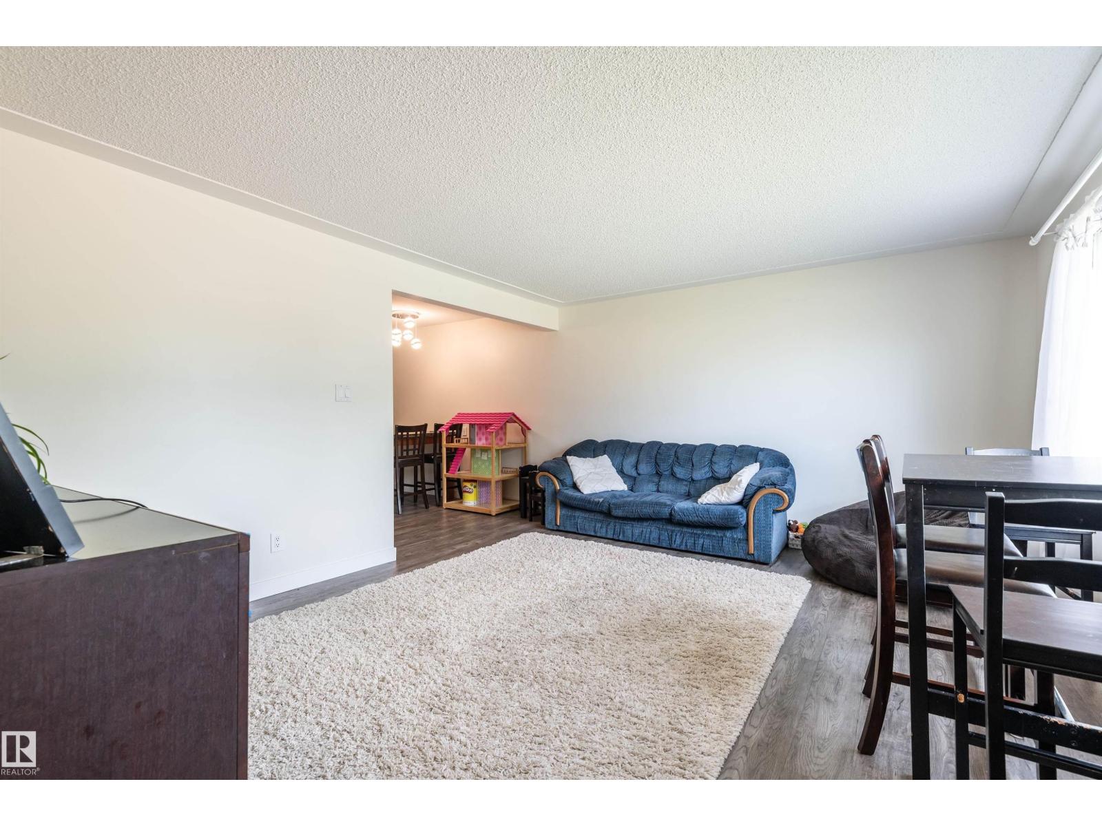 7229 83 AV NW