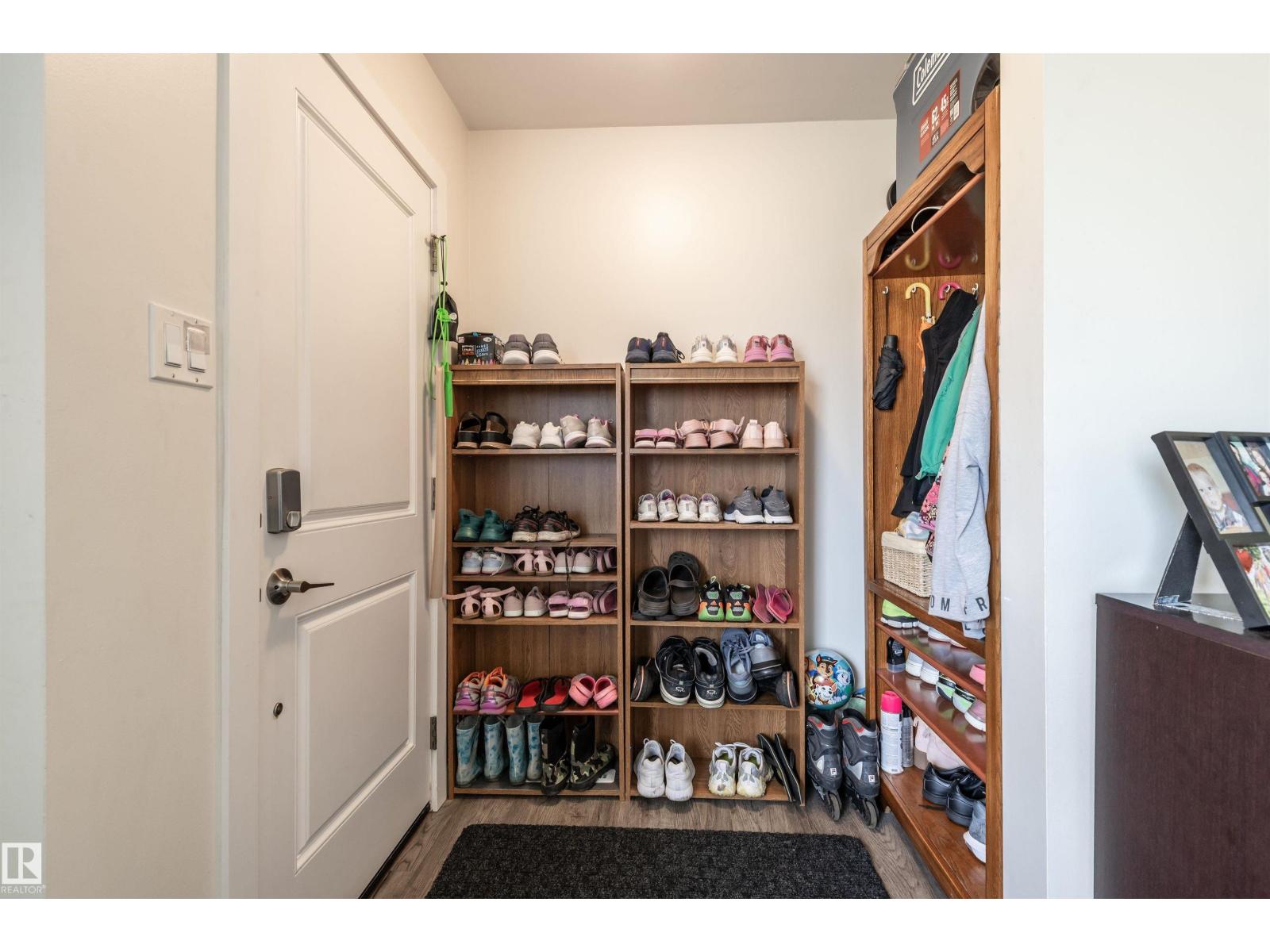 7229 83 AV NW