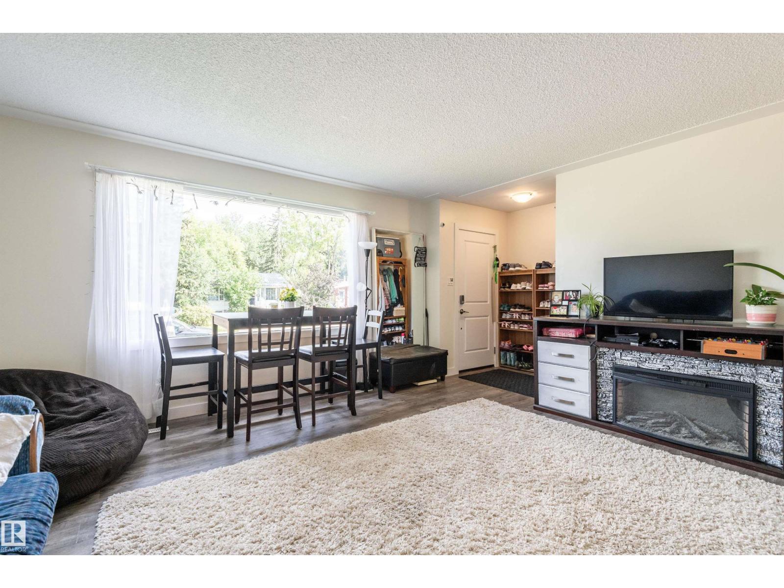 7229 83 AV NW