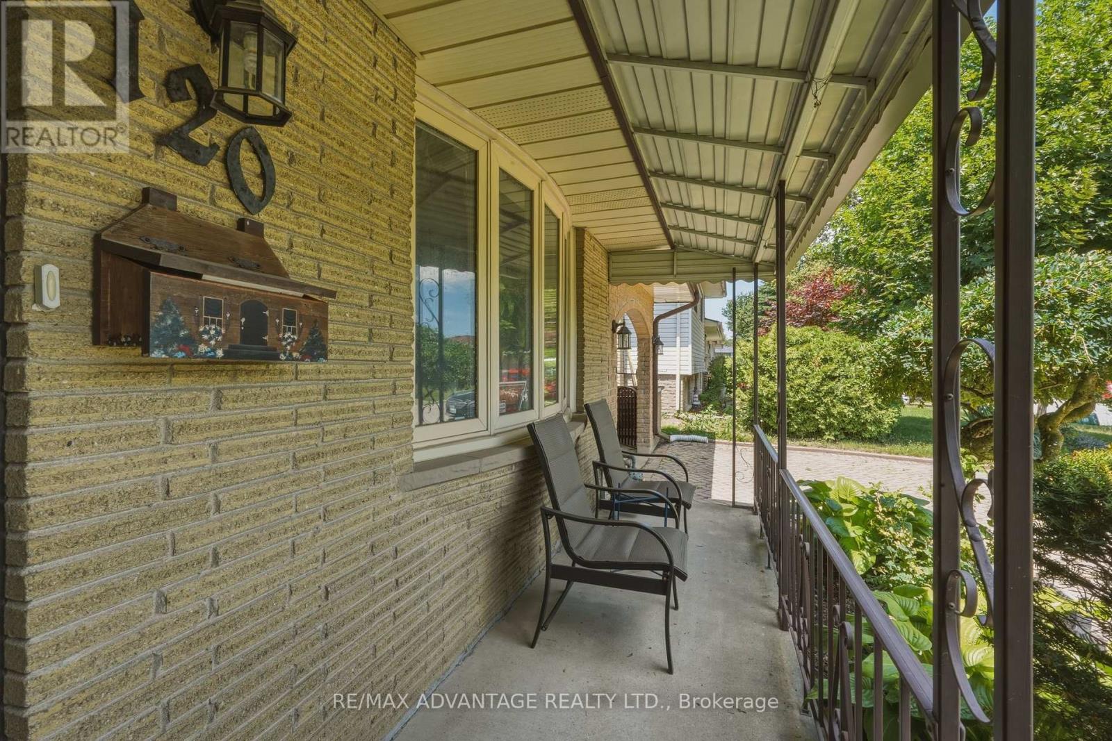 120 CHAMPLAIN CRESCENT