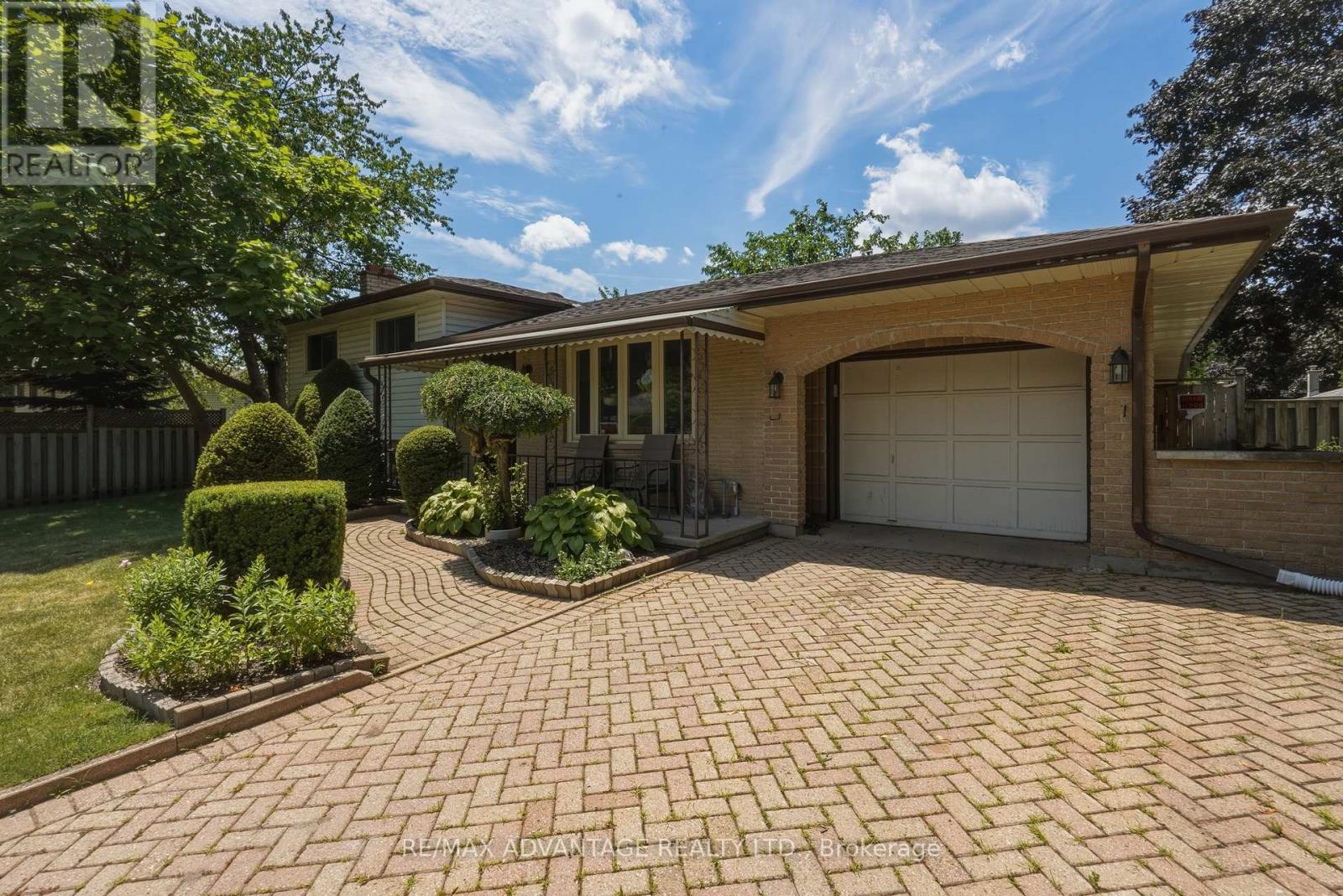 120 CHAMPLAIN CRESCENT