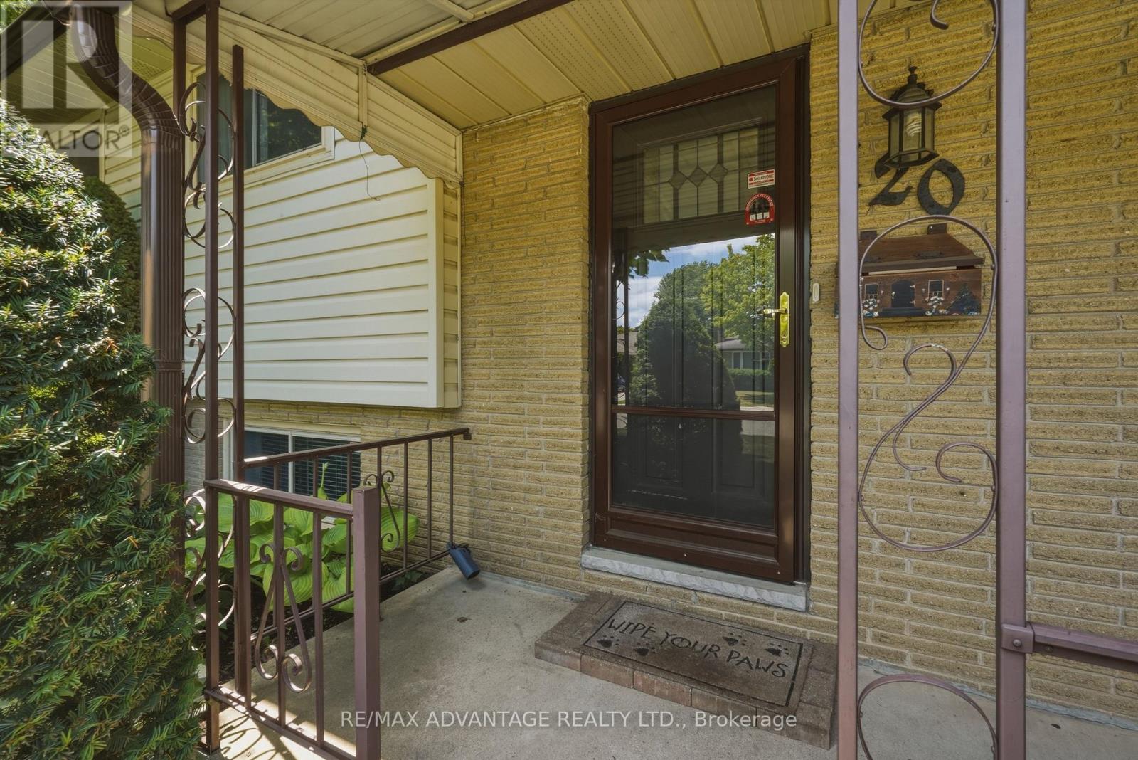 120 CHAMPLAIN CRESCENT
