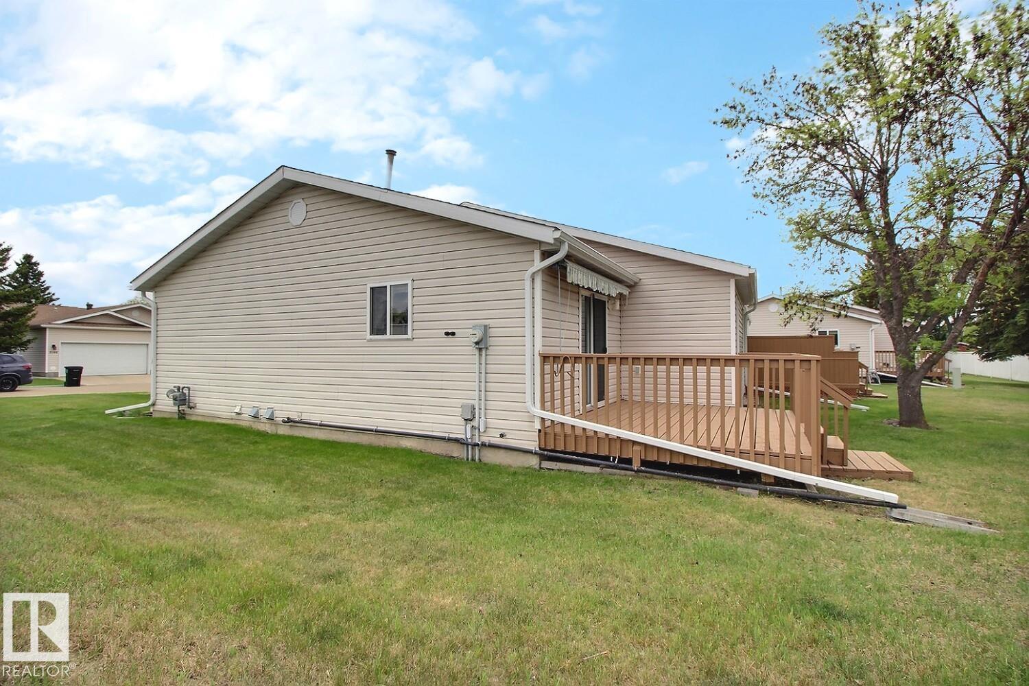8146 27 AV NW