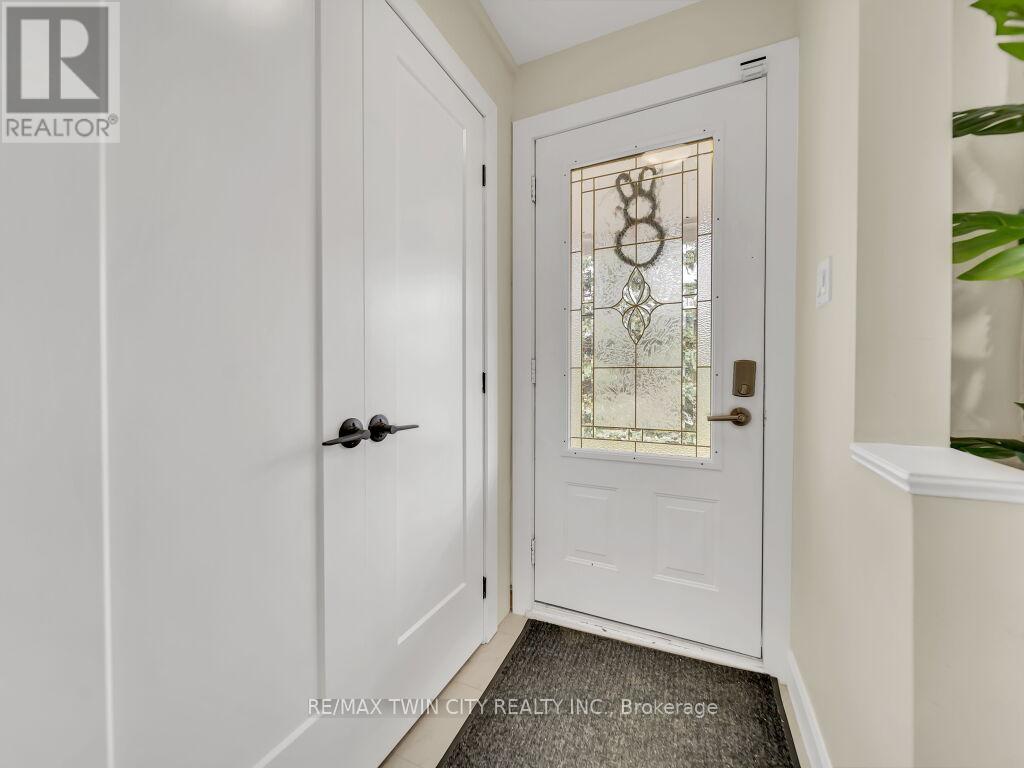 75 BETTLEY CRESCENT