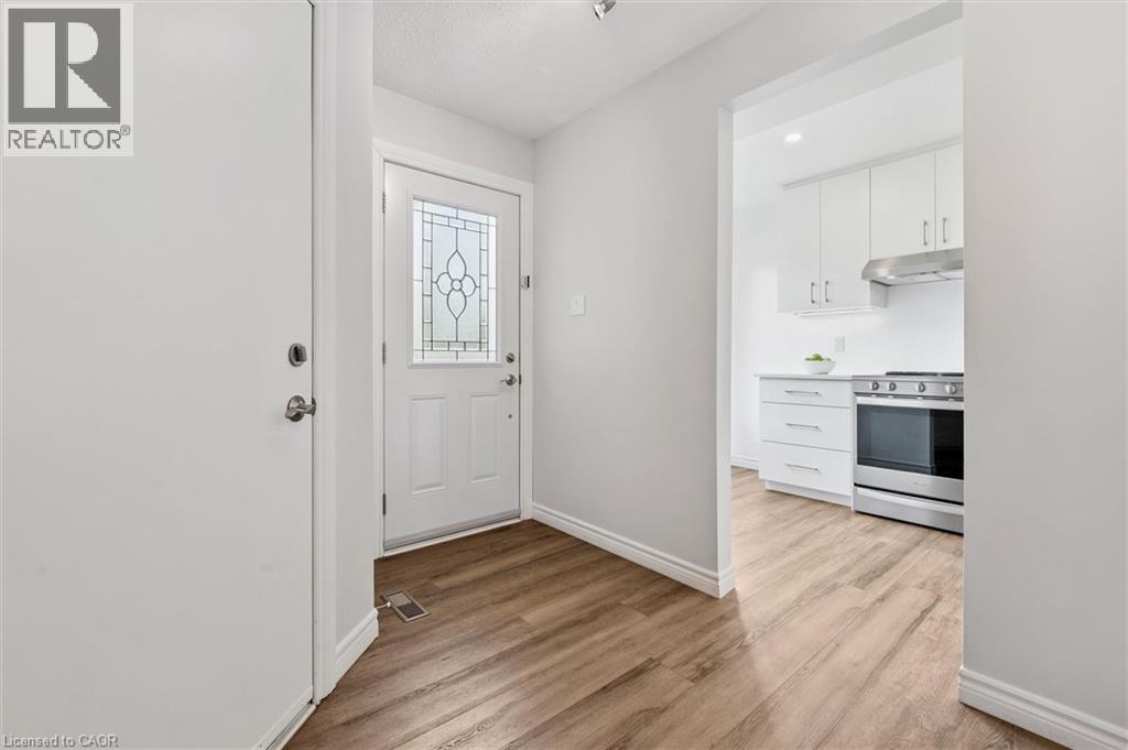 375 KINGSCOURT Drive Unit# 27