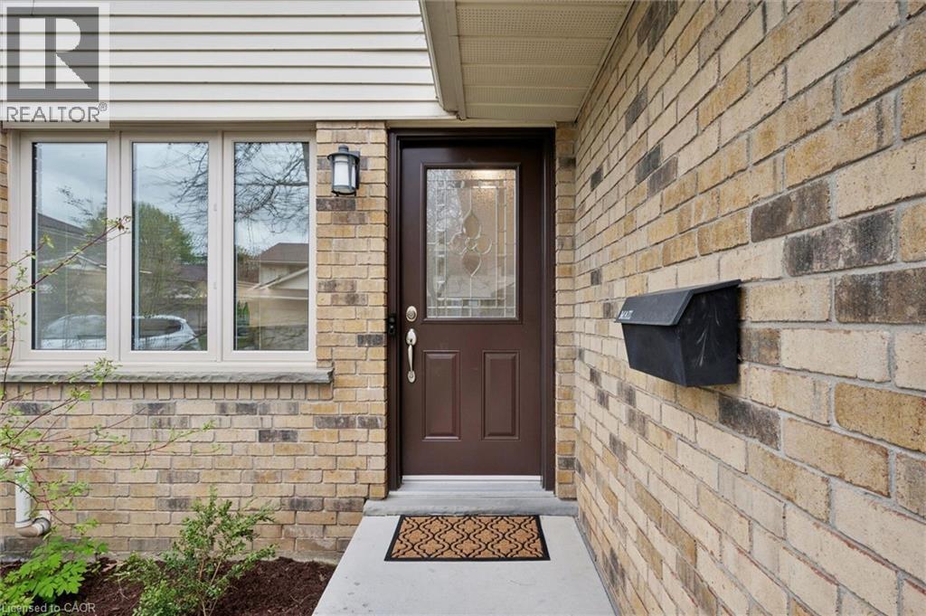 375 KINGSCOURT Drive Unit# 27