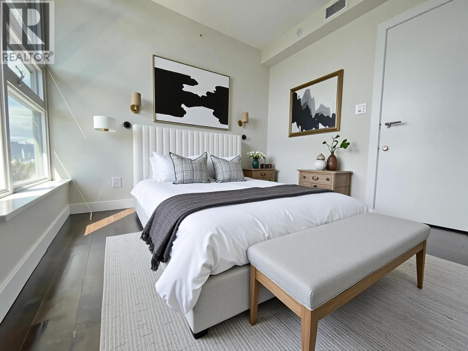 902 4083 CAMBIE STREET