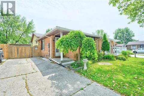 3196 ELMWOOD CRESCENT Windsor ON N8R1X4