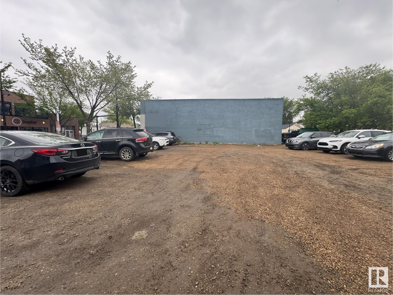 9413 118 AV NW