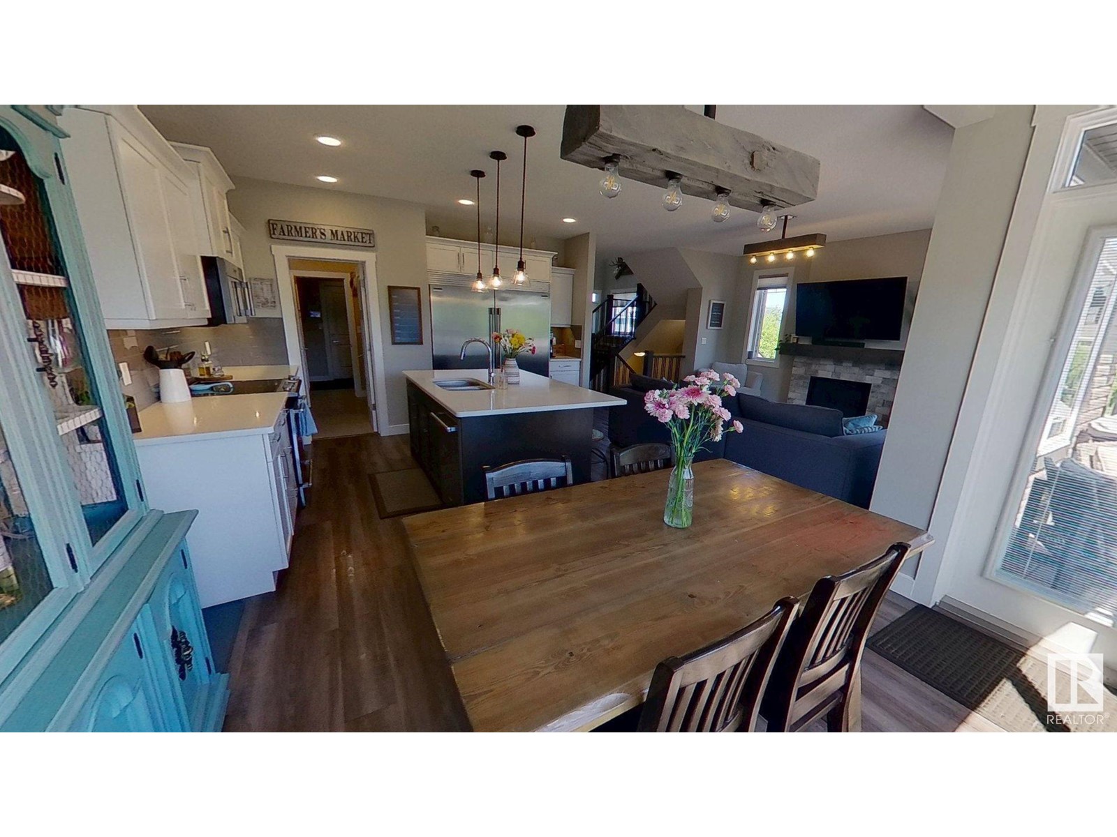 16 RED FOX WY