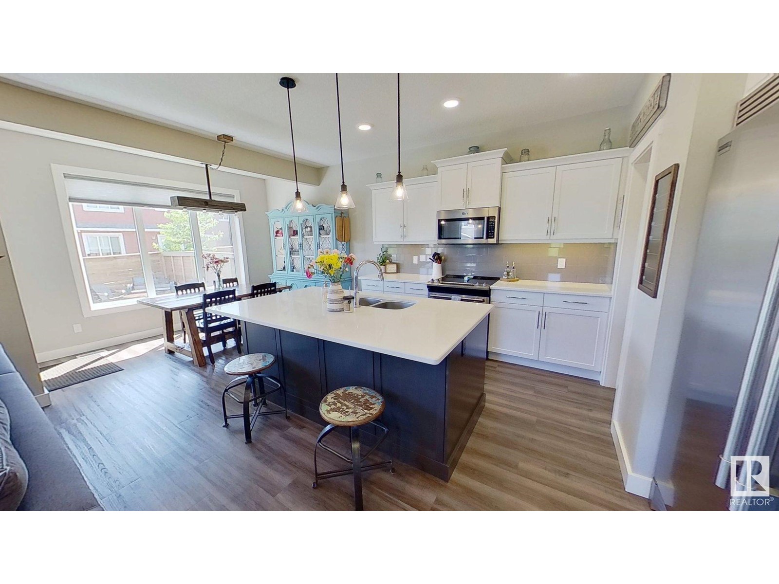 16 RED FOX WY