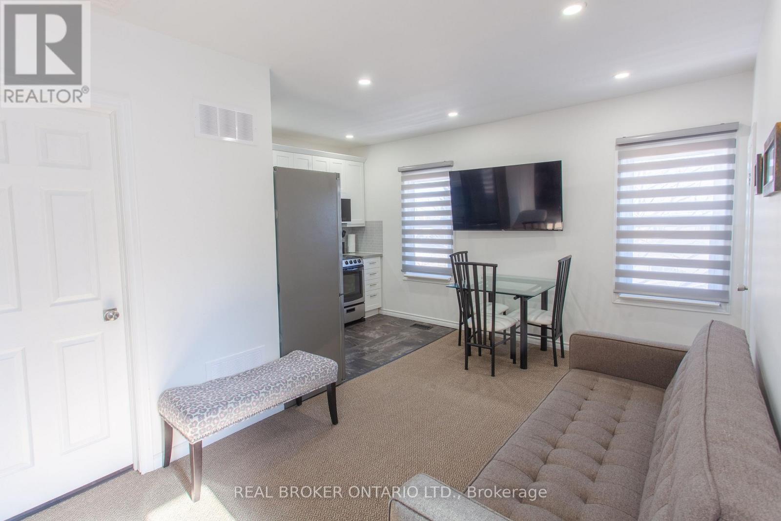 UPPER - 231 FRONT STREET S