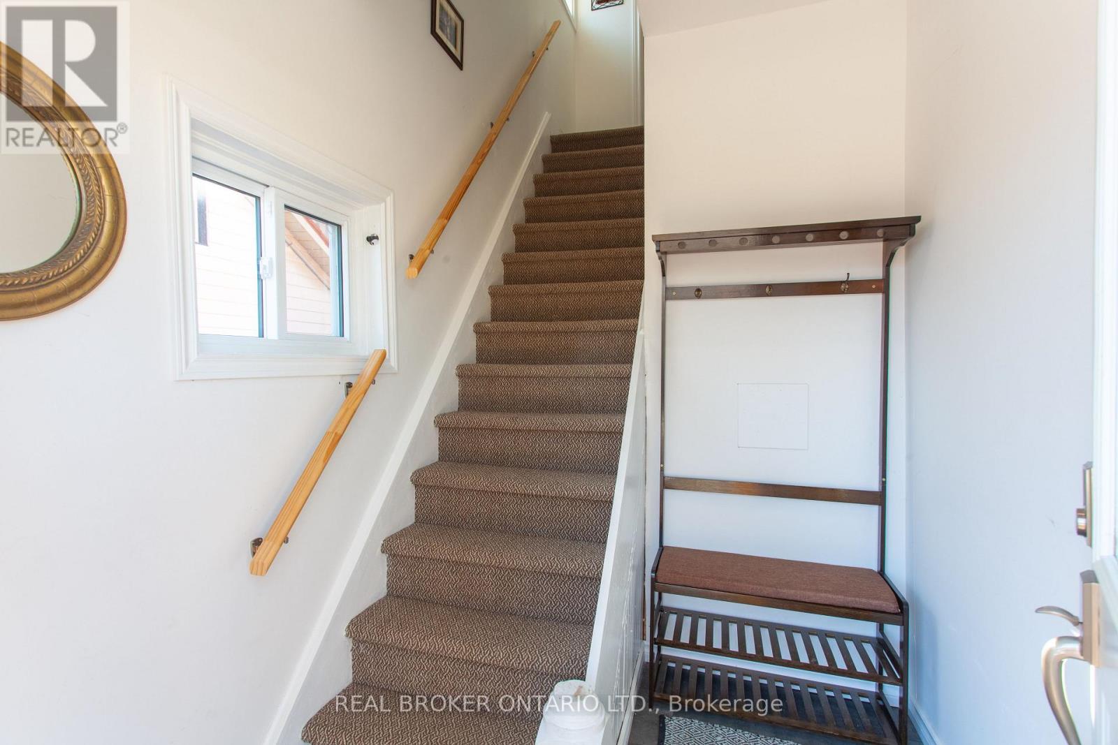 UPPER - 231 FRONT STREET S