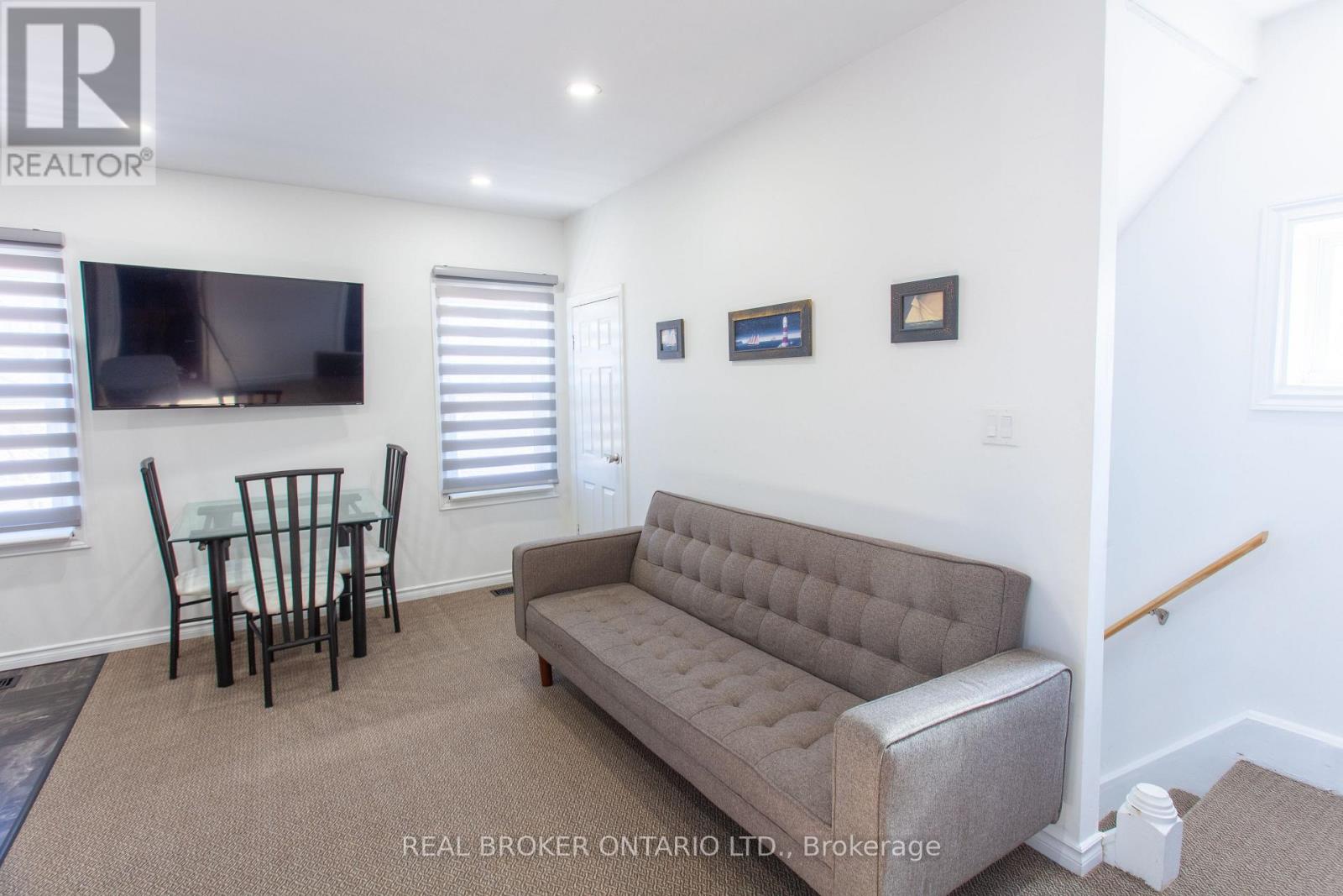 UPPER - 231 FRONT STREET S