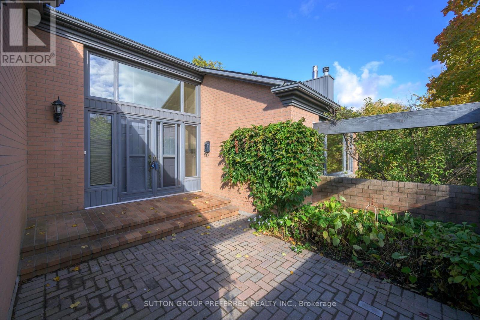 51 - 50 FIDDLERS GREEN ROAD