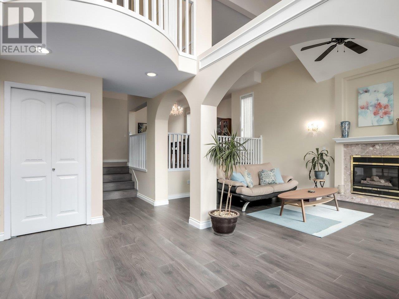 305 SORRENTO PLACE