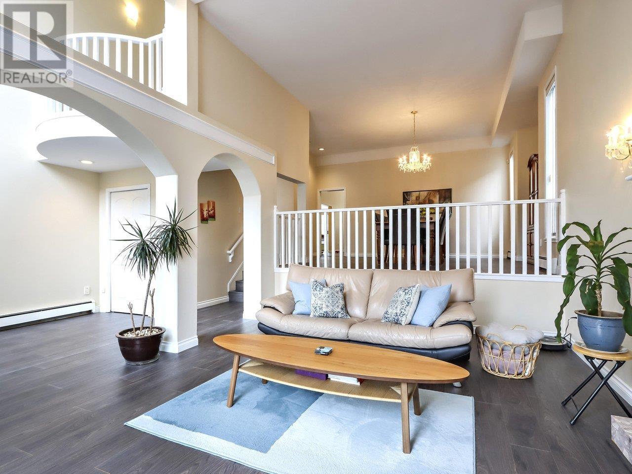 305 SORRENTO PLACE