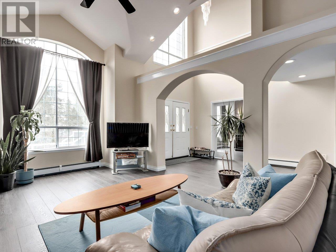 305 SORRENTO PLACE