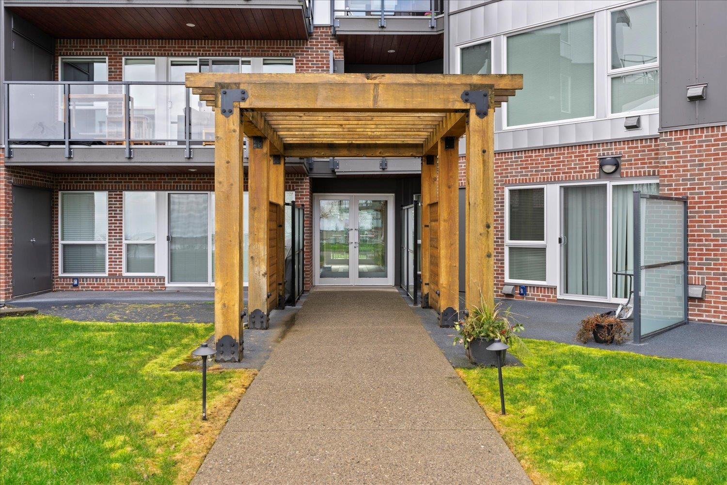 209 378 ESPLANADE AVENUE|Harrison Hot Springs