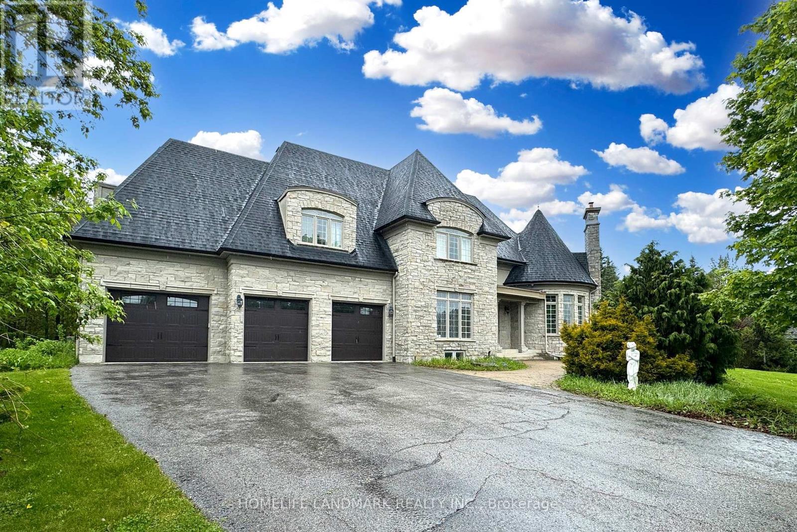 19 WOLF RUN COURT