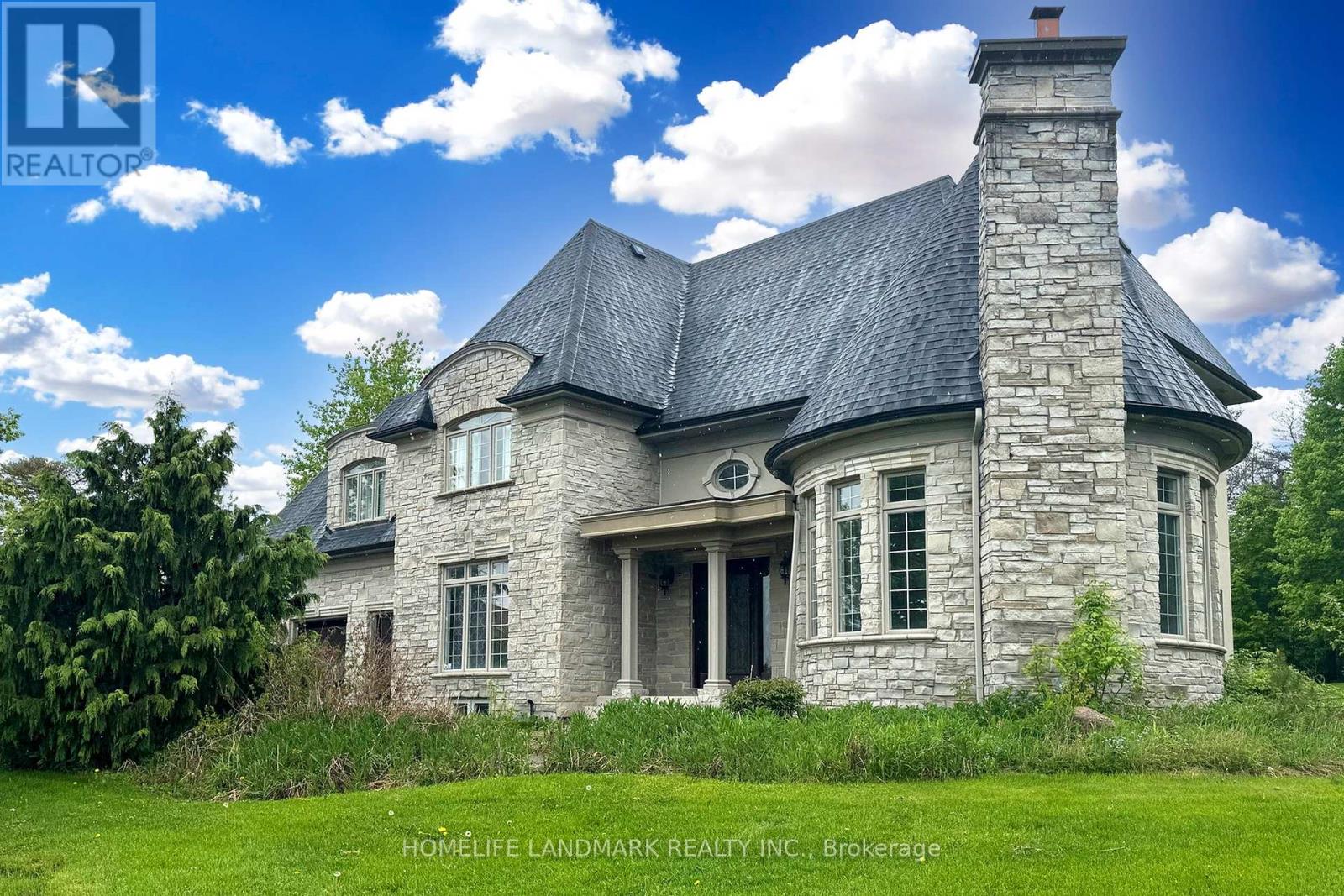 19 WOLF RUN COURT