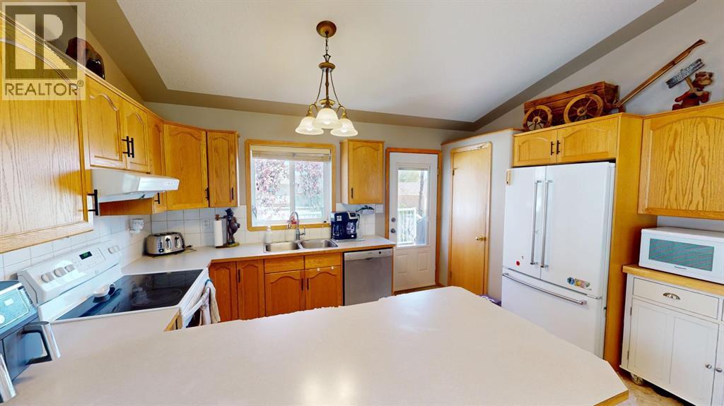 16 Upland Street W
