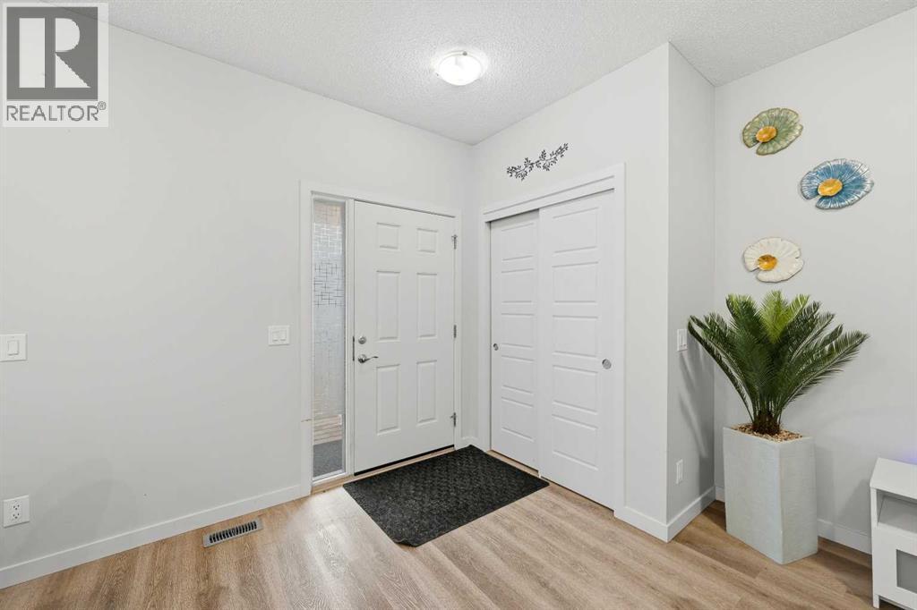 816, 32 Red Embers Parade NE