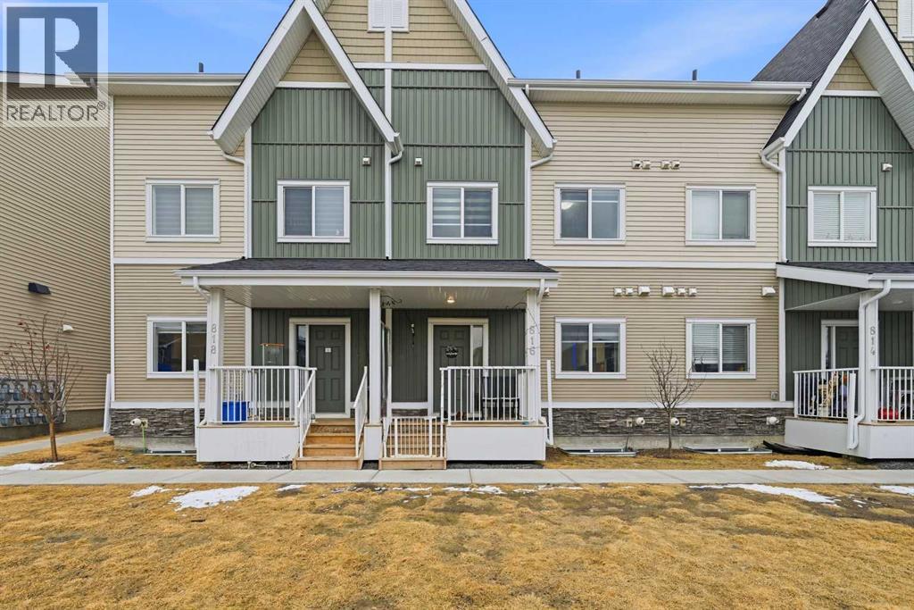 816, 32 Red Embers Parade NE