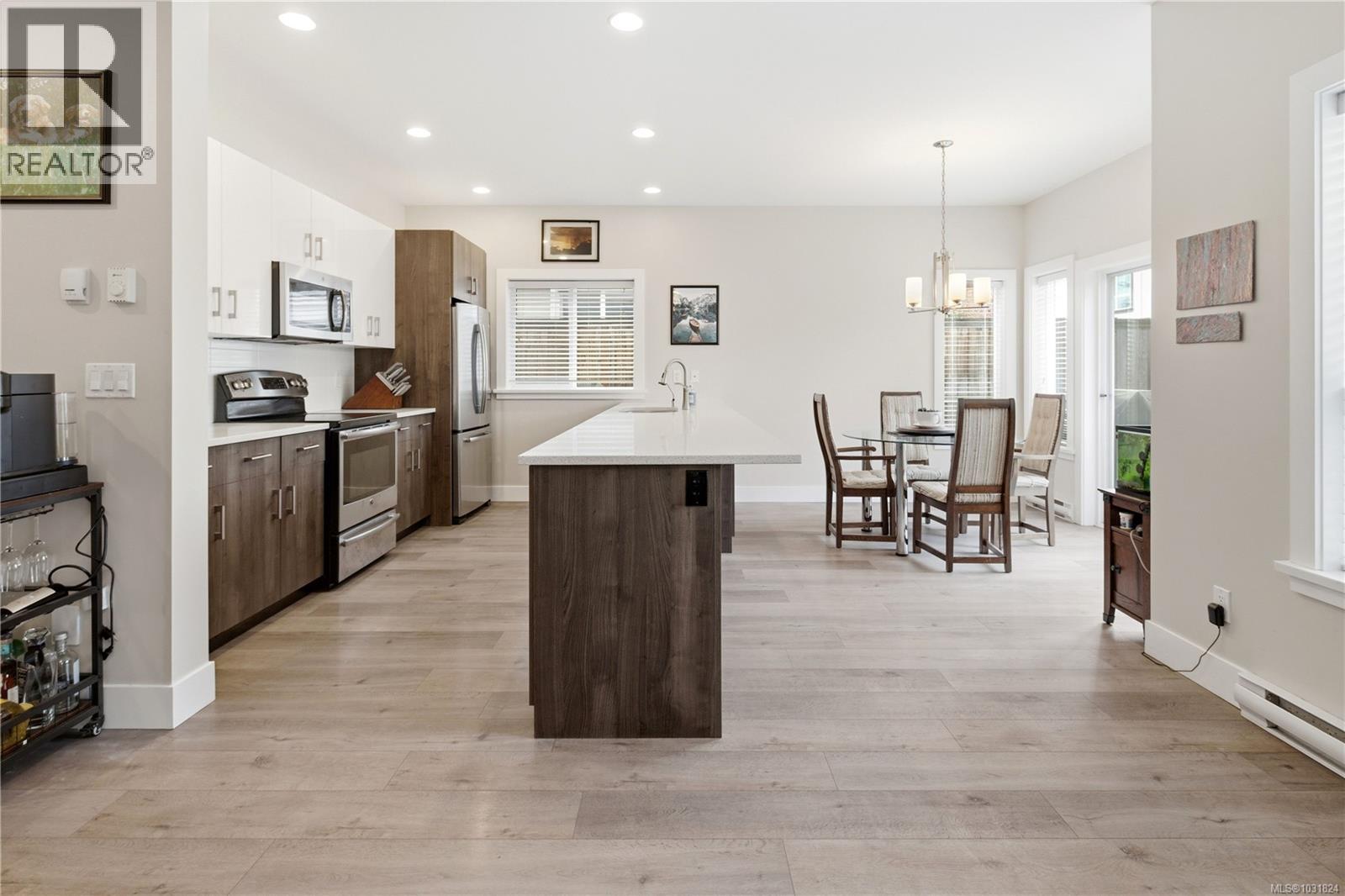 6886 Saanich Cross Rd