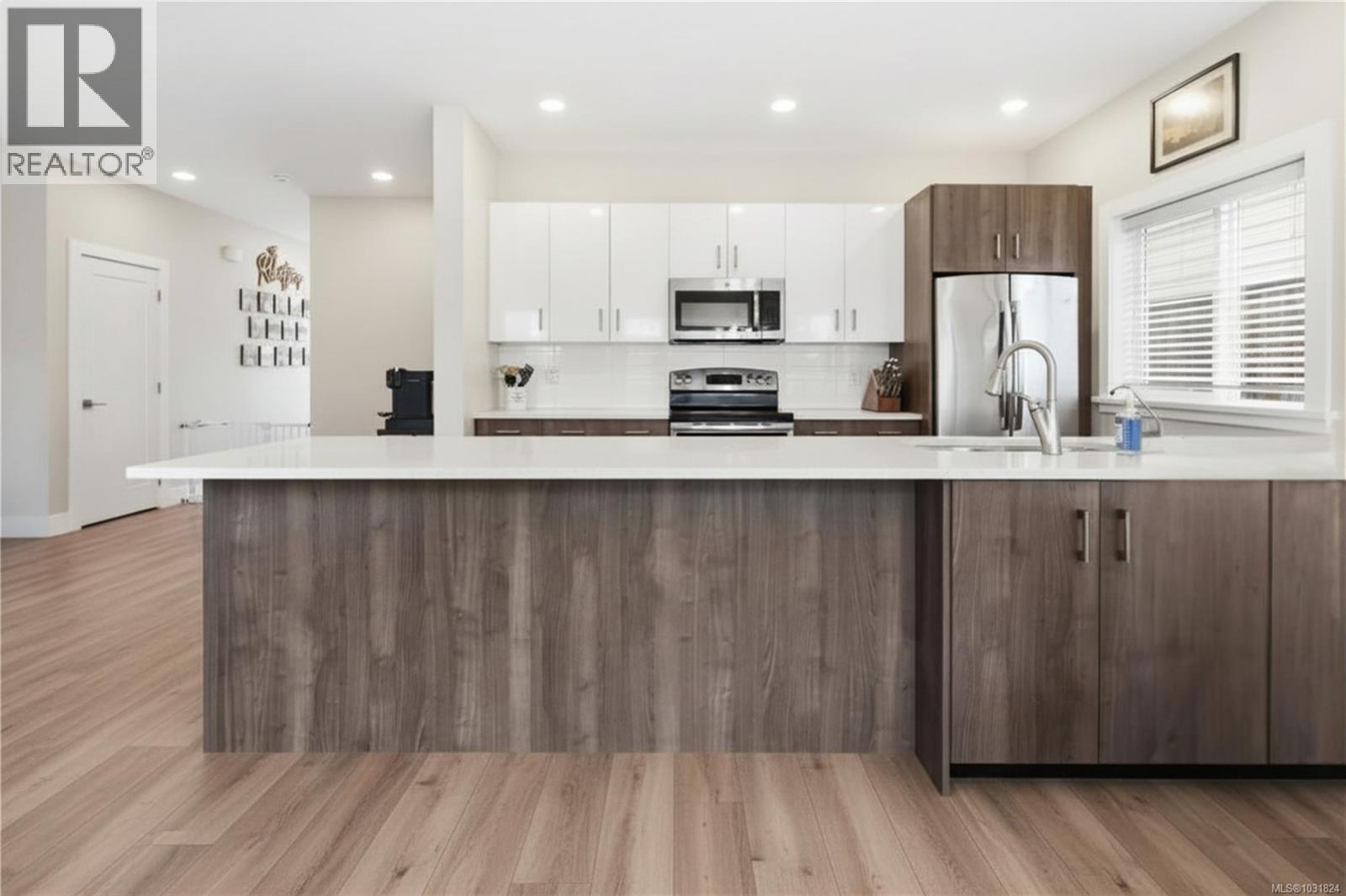 6886 Saanich Cross Rd