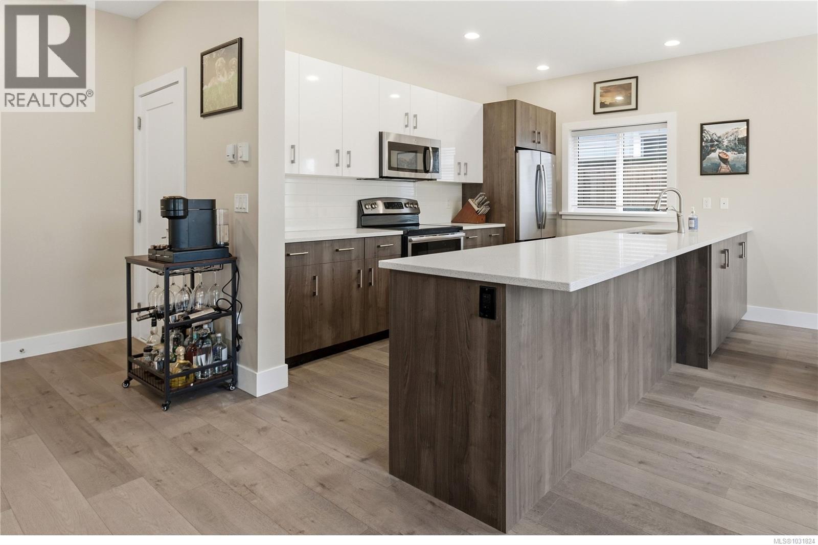 6886 Saanich Cross Rd