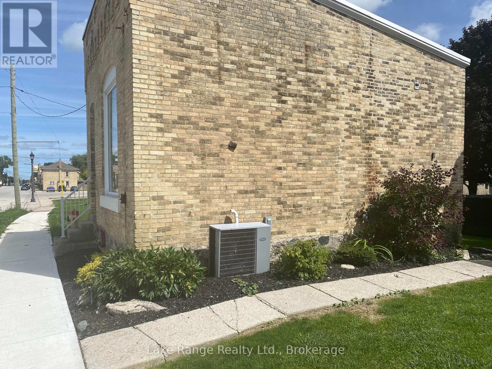 A - 68 HURON STREET