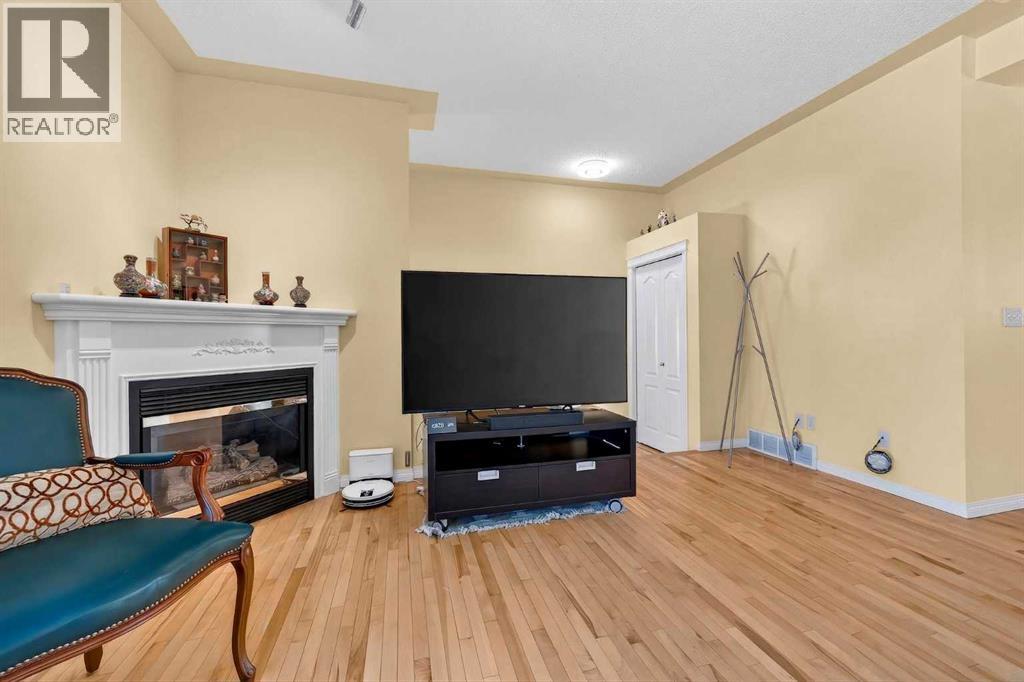 71 Country Hills Gardens NW