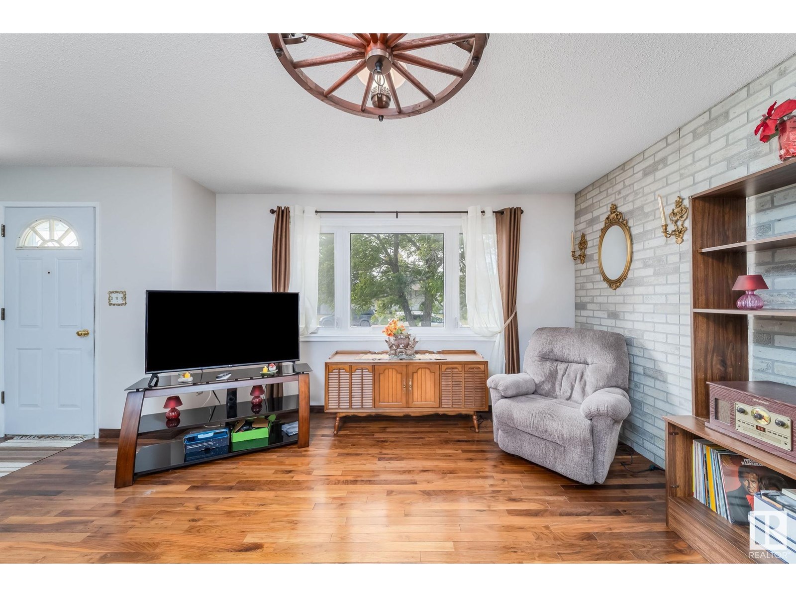 15211 95 ST NW