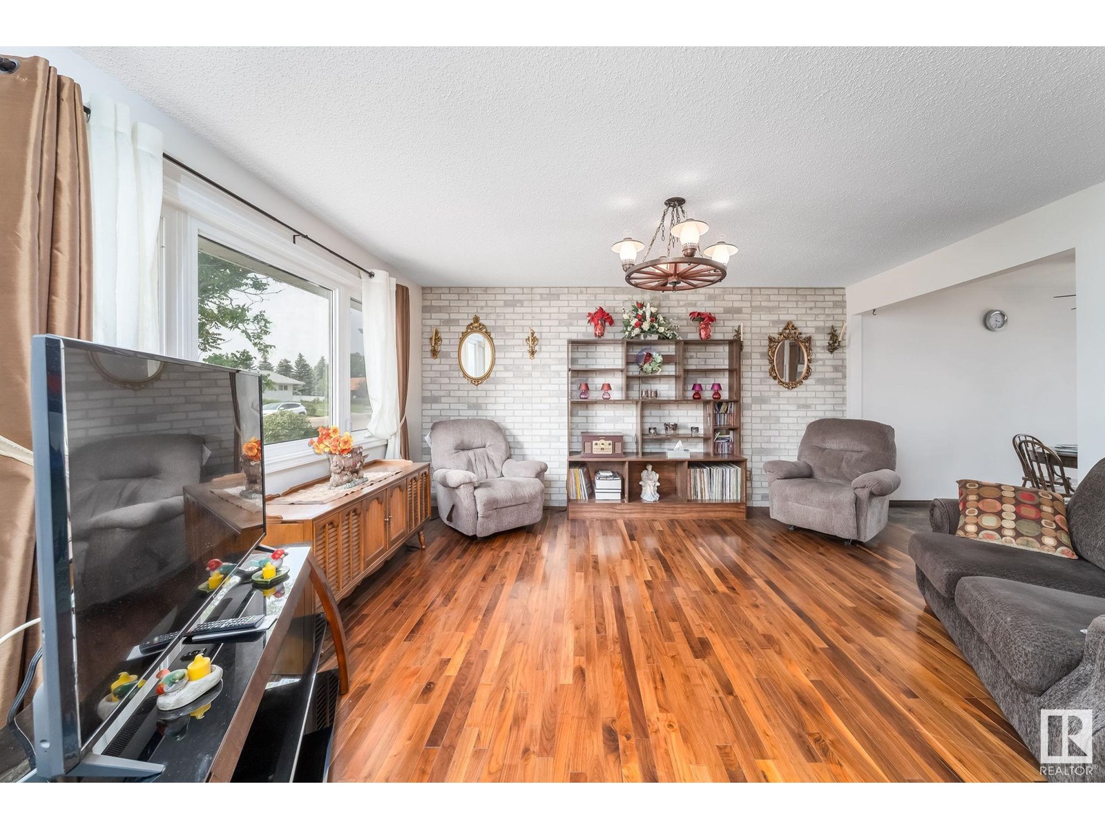 15211 95 ST NW