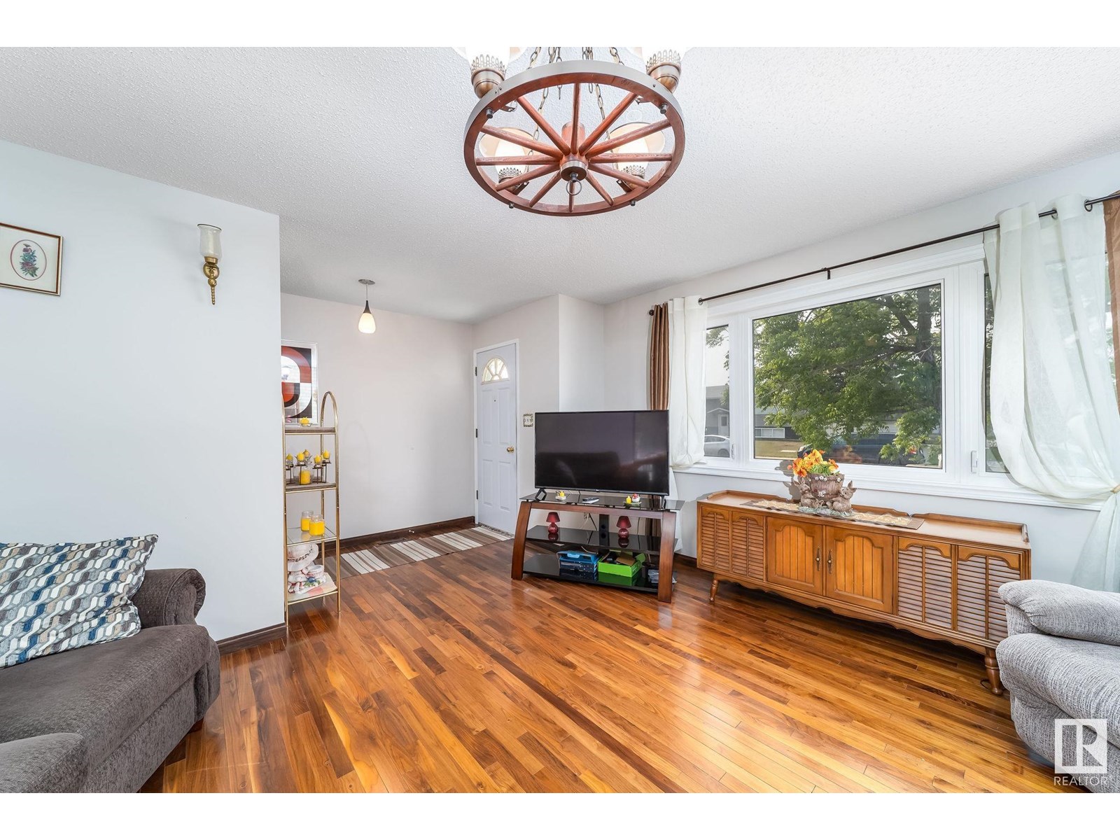 15211 95 ST NW
