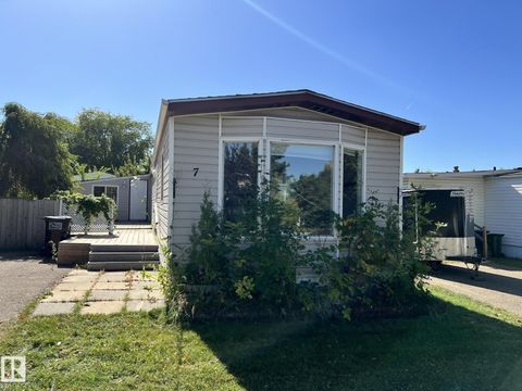 7 Hillcrest DR NW Edmonton AB T6P1J1