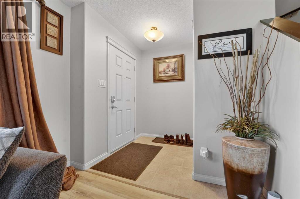 786 Silkstone Close W