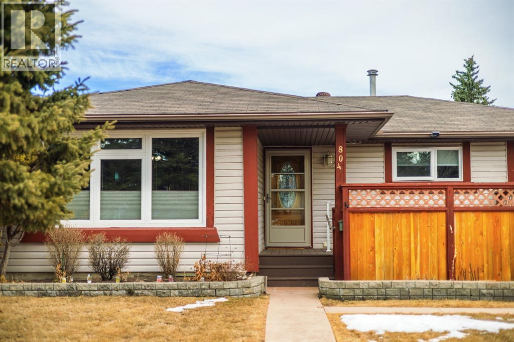 804 Queensland Drive SE