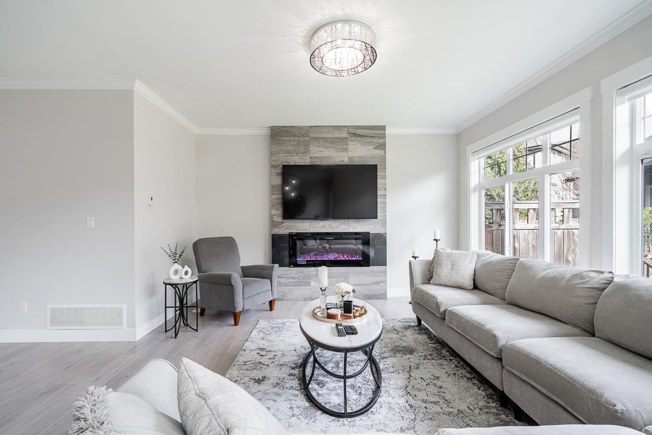 12 17033 FRASER HIGHWAY