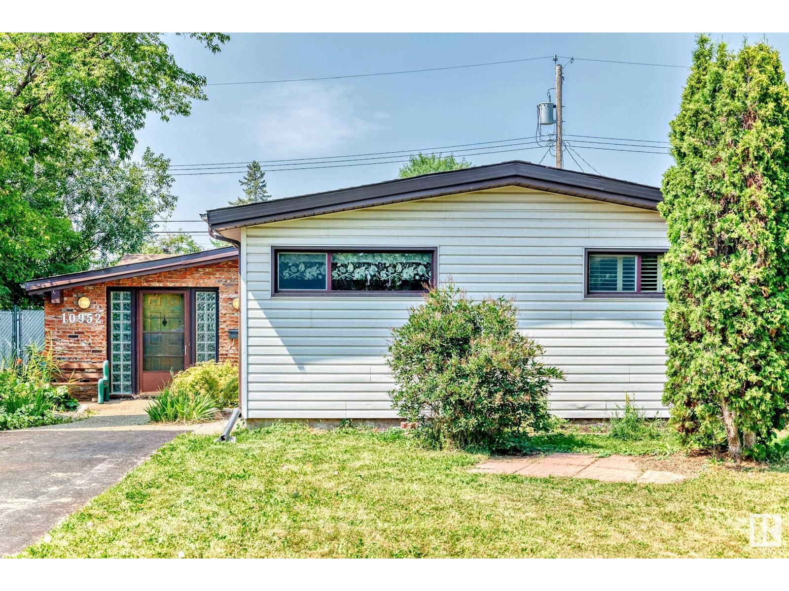 10952 157 ST NW
