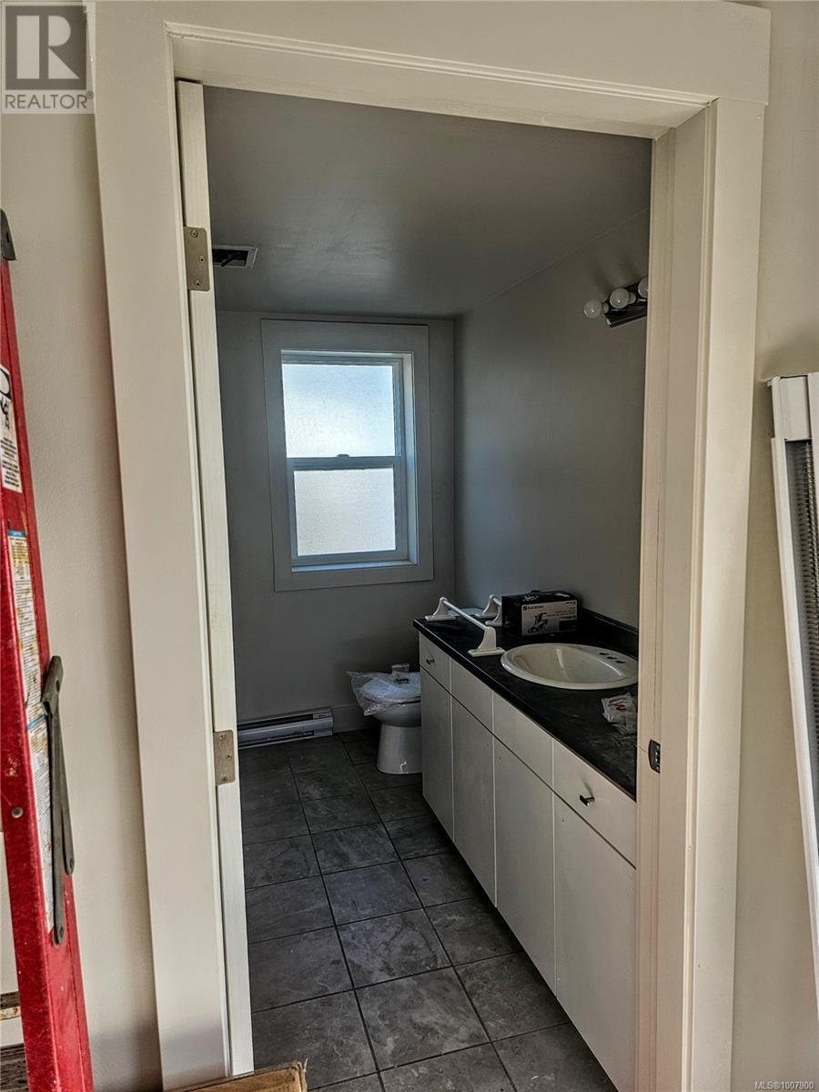 495 Nicol St